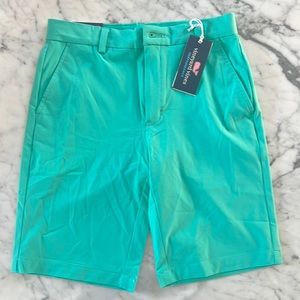 Vineyard Vines NWT boys Breaker short